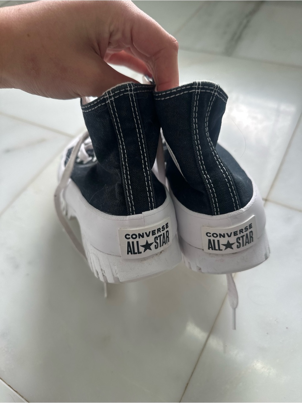 Converse - Picture 3 of 4